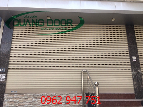 Lap-dat-cua-cuon-tai-cum-CN-may-nguyen-khue 1