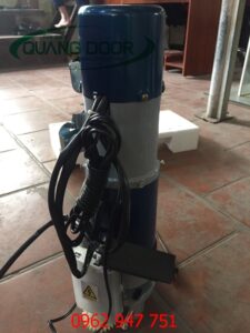 ban-mo-to-cua-cuon-hongkong-YH-tai-thanh-xuan