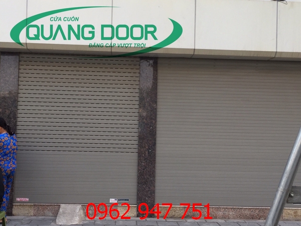 lap-dat-cua-cuon-dien-tai-pham-hung