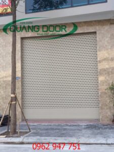 mo-to-cua-cuon-hongkong-YH-tai-ha-noi