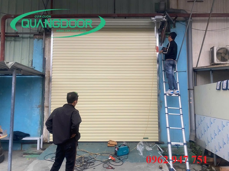 lap-dat-cua-cuon-dien-nam-2025